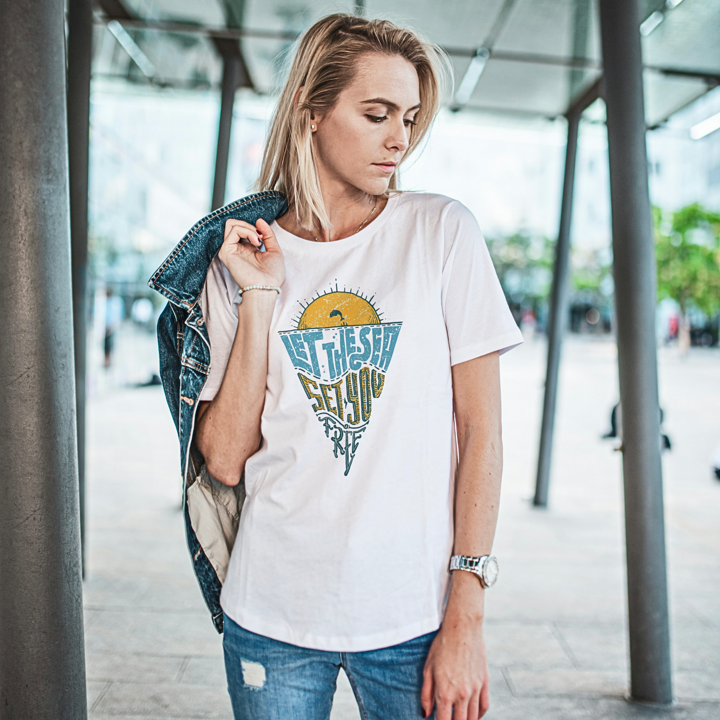 Let The Sea Set You Free - Women's T Shirt